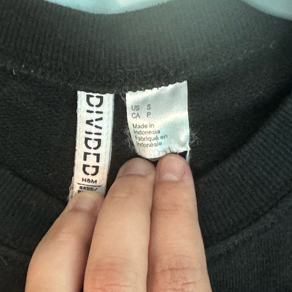 H&M Love sweatshirt, barely worn and good condition - Picture 3 of 3